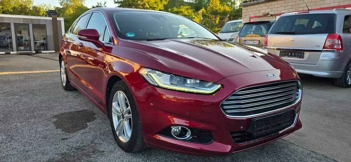 Gebraucht Ford Mondeo Titanium 160 PS (117 kW) 2016 Rubyrot (metallic) Limousine