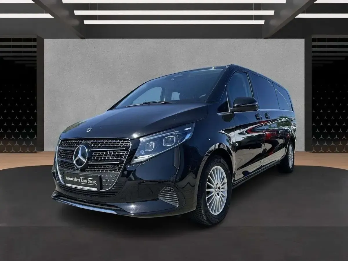 Gebraucht Mercedes V300 Avantgarde 237 PS (174 kW) 2025 Obsidianschwarz Van / Kleinbus