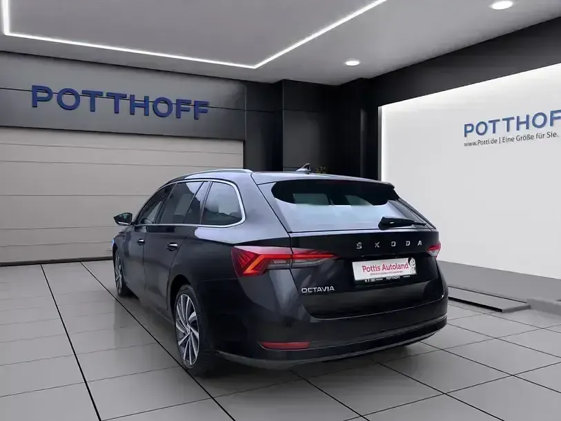 Gebraucht Skoda Octavia Style 150 PS (110 kW) 2023 Blackmagic perleffekt Kombi