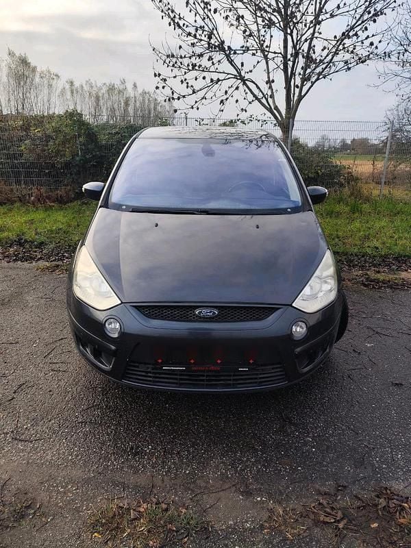Grau Gebraucht 2009 Ford S-MAX S Van / Kleinbus | 5.990 € (Etwas zu teuer) - Bild 1/4