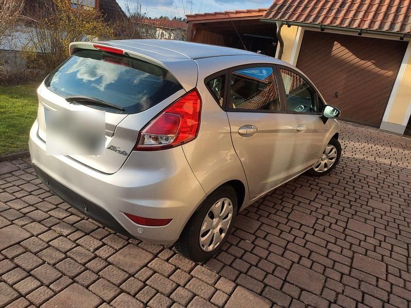 Gebraucht Ford Fiesta Trend 95 PS (69 kW) 2016 Silber Kleinwagen