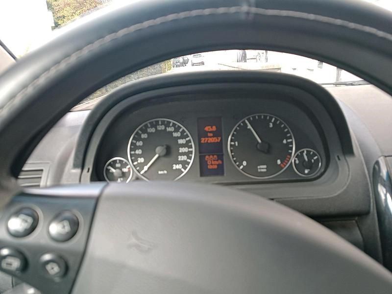 Grau Gebraucht 2007 Mercedes A160 Limousine | 1.700 € - Bild 1/4