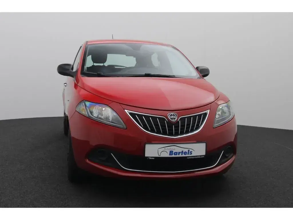Second-hand Lancia Ypsilon 71 CP (52 kW) 2021 Roșu Hatchback