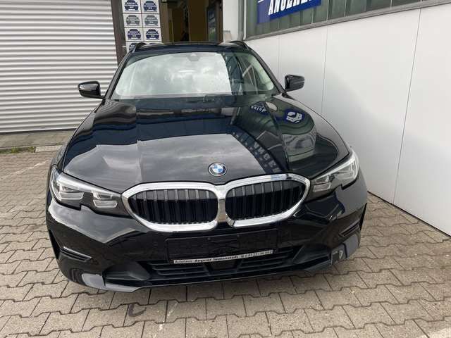 Schwarz ii Gebraucht 2020 BMW 318 Advantage Kombi | 25.900 € (Teuer) - Bild 1/4