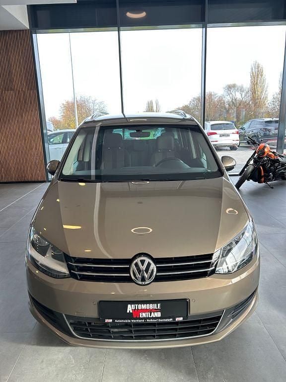Gebraucht VW Sharan Comfortline 150 PS (110 kW) 2016 Gold Van / Kleinbus