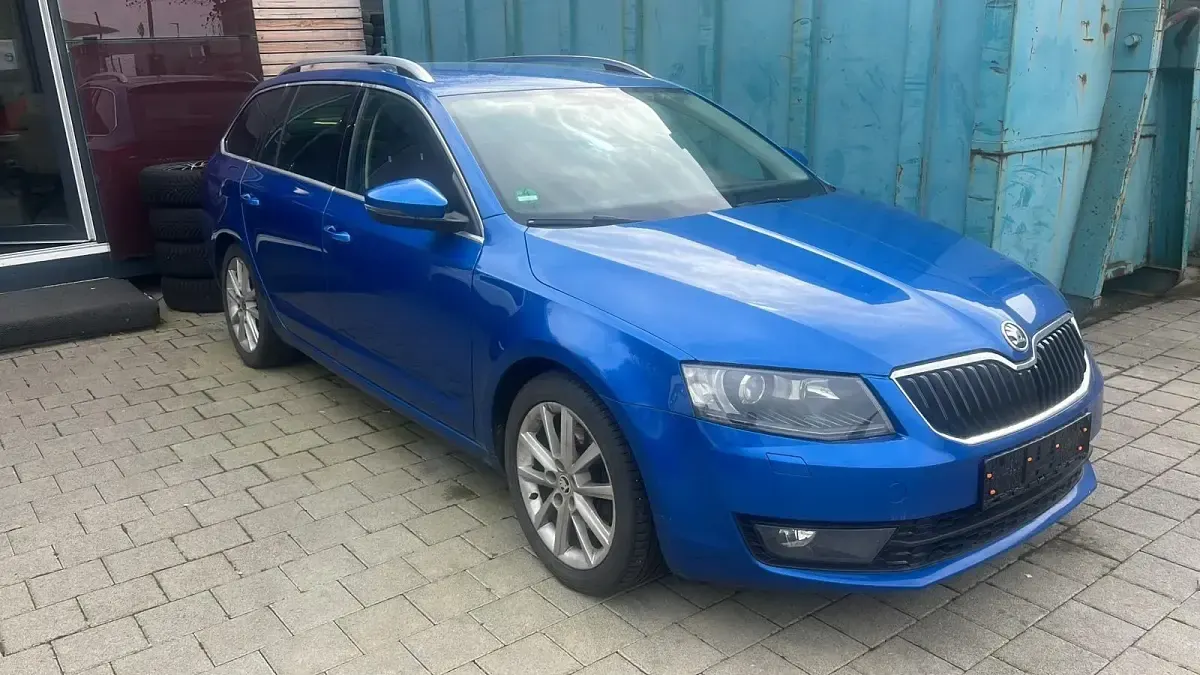 Gebraucht Skoda Octavia Elegance 179 PS (131 kW) 2013 Blau Kombi