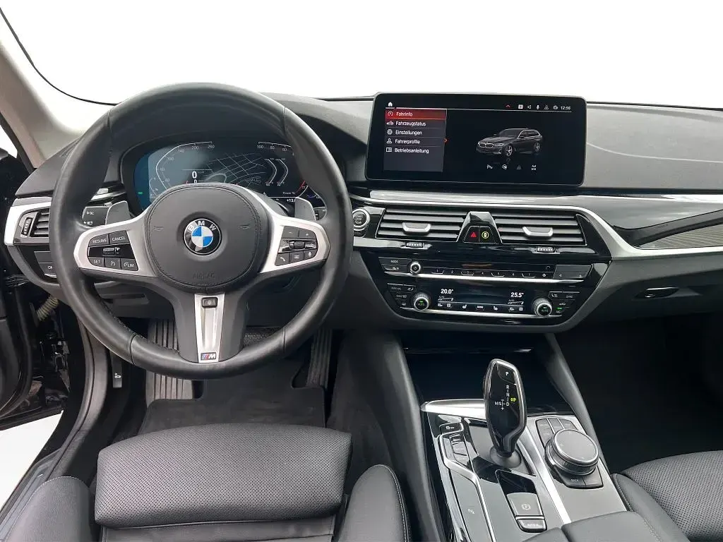 Gebraucht BMW 530 Sport Line 286 PS (210 kW) 2023 Schwarz Kombi