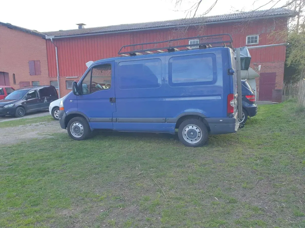 Second-hand Renault Master 101 CP (74 kW) 2009 Albastru Van