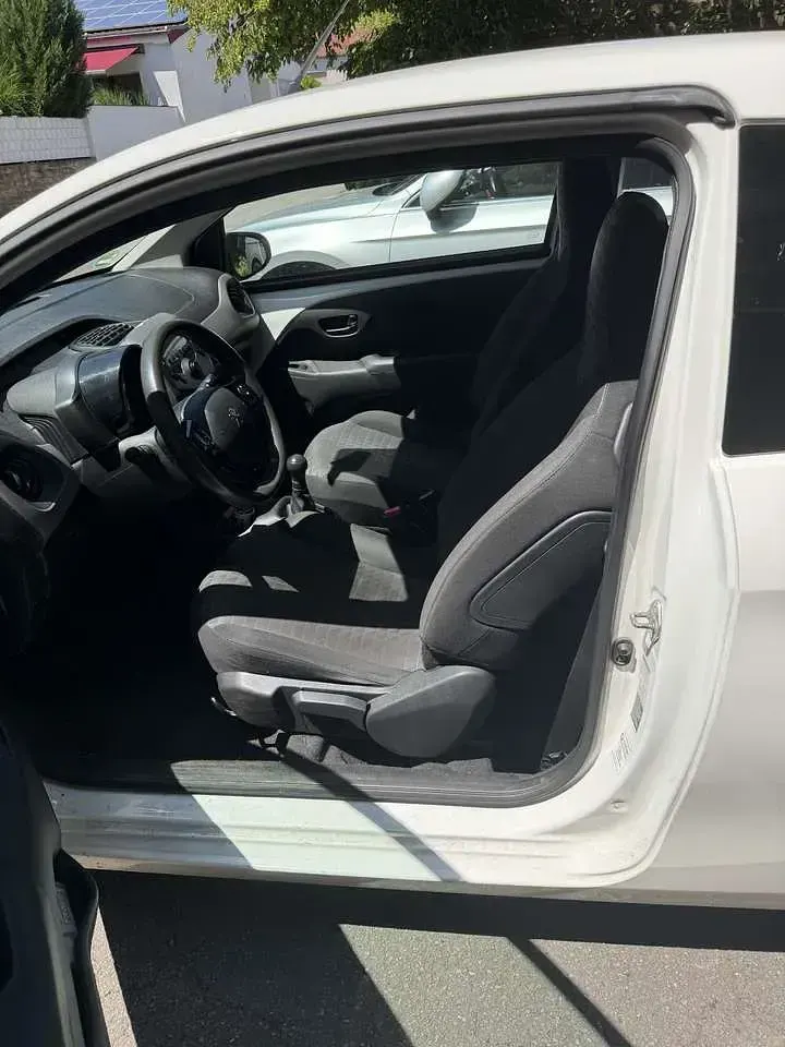 Gebraucht Peugeot 108 Active 72 PS (52 kW) 2021 Weiß Kleinwagen