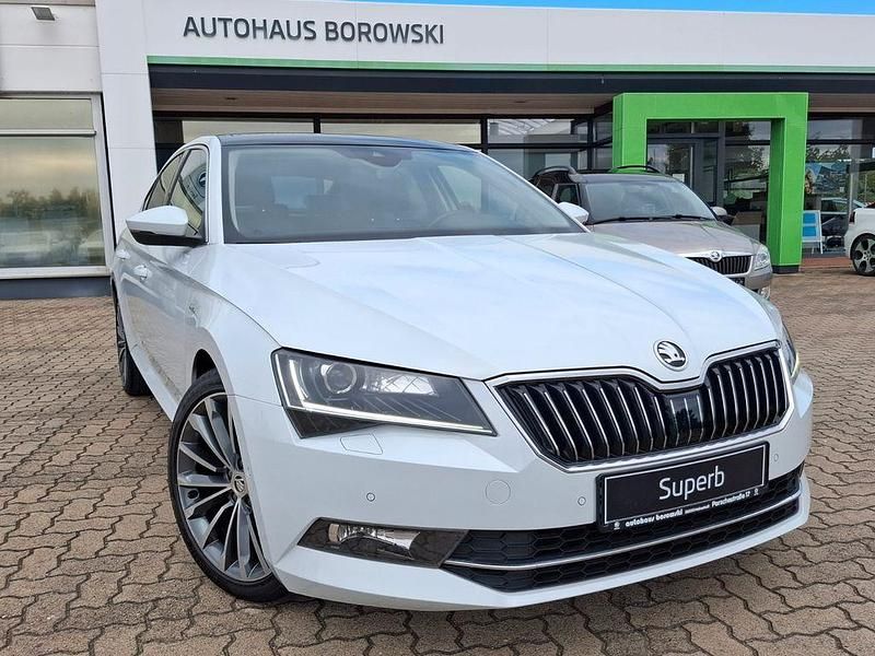 Weiß Gebraucht 2015 Skoda Superb LAURIN & KLEMENT Limousine | 17.900 € (Fairer Preis) - Bild 1/4