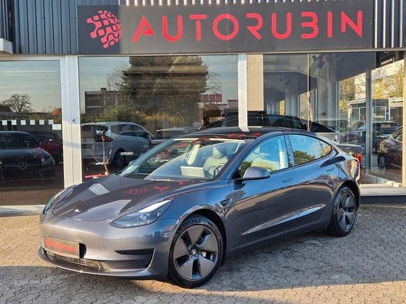 Grau Gebraucht 2022 Tesla Model 3 RWD Limousine | 28.600 € (Fairer Preis) - Bild 1/4