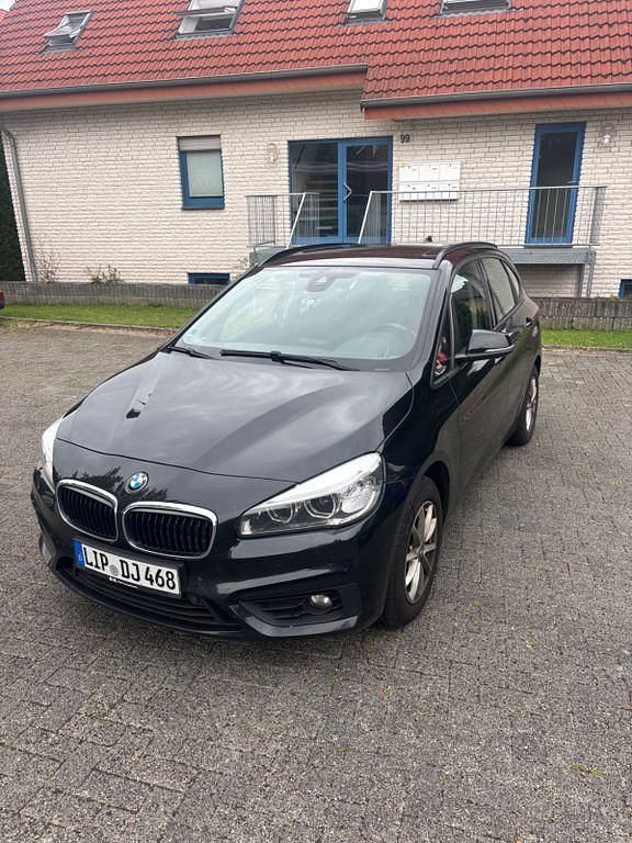Schwarz Gebraucht 2017 BMW 218 Active Tourer Van / Kleinbus | 9.600 € (Etwas zu teuer) - Bild 1/4