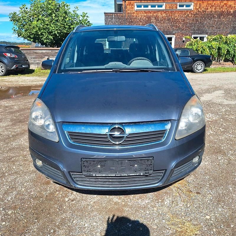 Grün Gebraucht 2006 Opel Zafira Van / Kleinbus | 590 € (Superpreis) - Bild 1/4