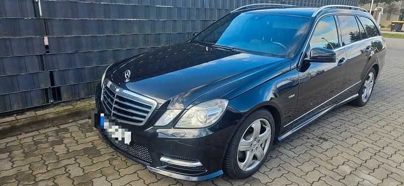 Gebraucht Mercedes E350 Avantgarde 265 PS (194 kW) 2011 Schwarz Kombi