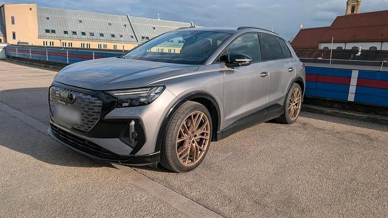 Gebraucht Audi Q4 e-tron Edition .1 219 kW (299 PS) 2021 Grau SUV