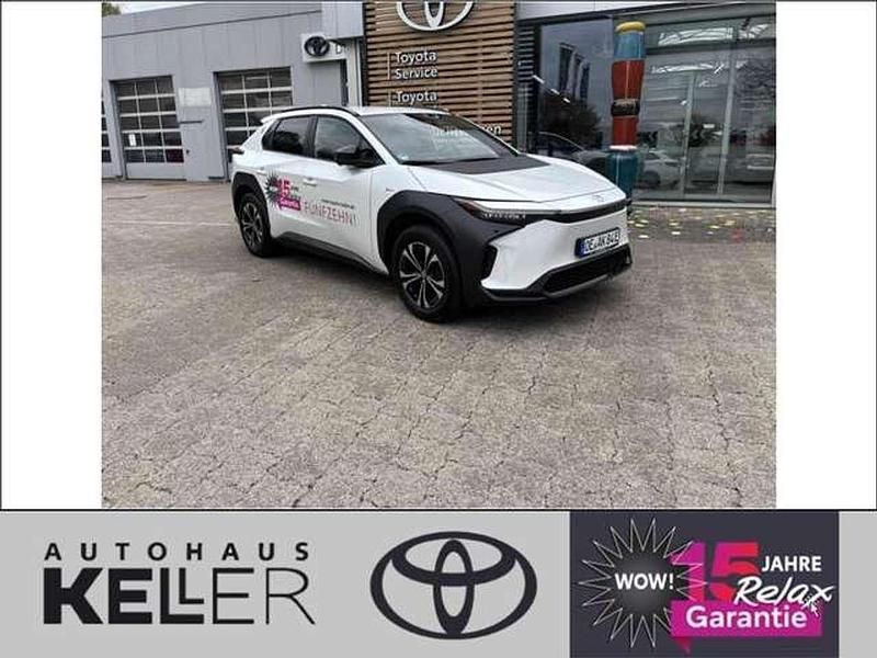 Platinumweiß perleffekt Gebraucht 2025 Toyota bZ4X SUV | 39.960 € (Guter Preis) - Bild 1/4