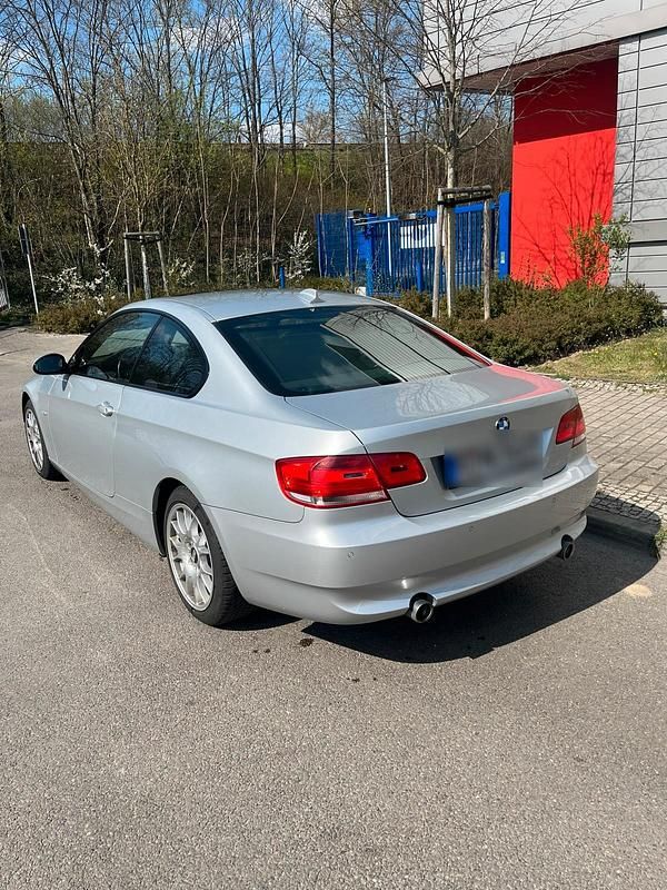 Gebraucht BMW 335 286 PS (210 kW) 2007 Silber Coupé