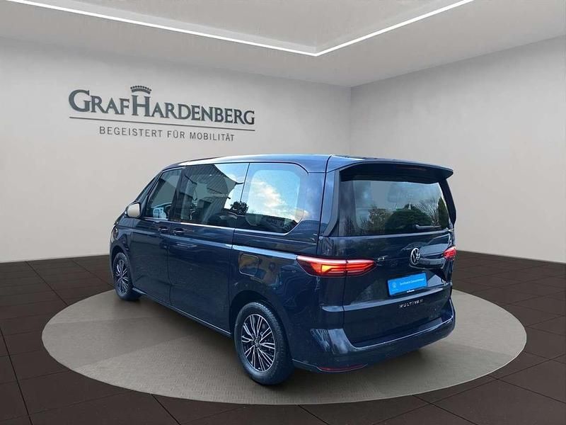 Gebraucht VW Multivan Basis 150 PS (110 kW) 2024 Blau Van