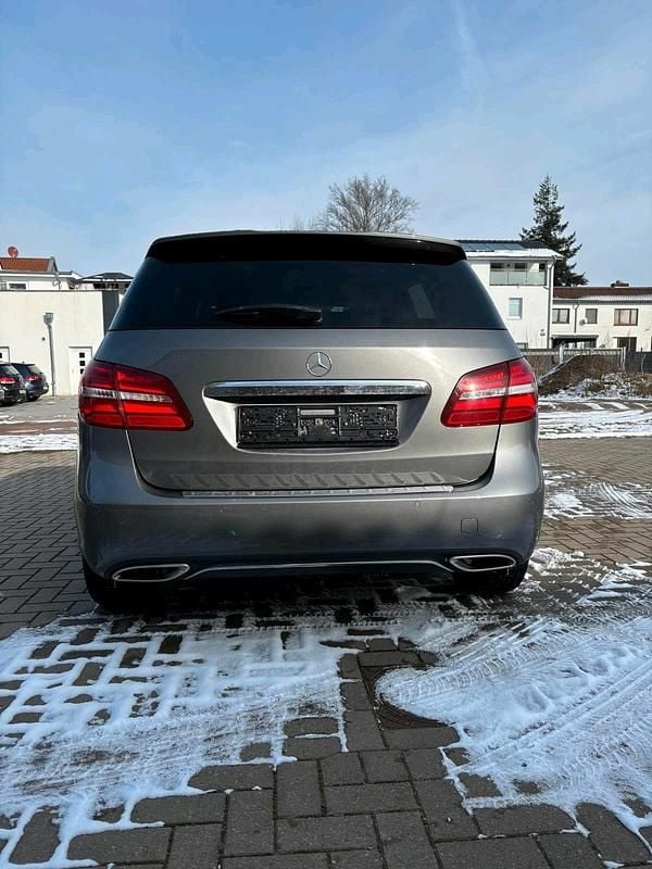 Gebraucht Mercedes B180 122 PS (89 kW) 2015 Grau Van / Kleinbus