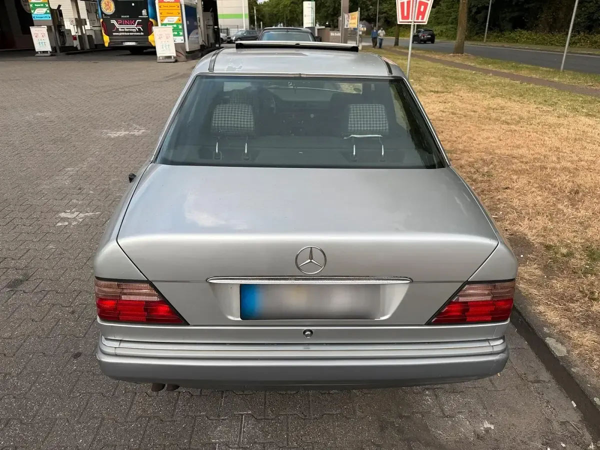 Gebraucht Mercedes E280 193 PS (141 kW) 1993 Silber Limousine