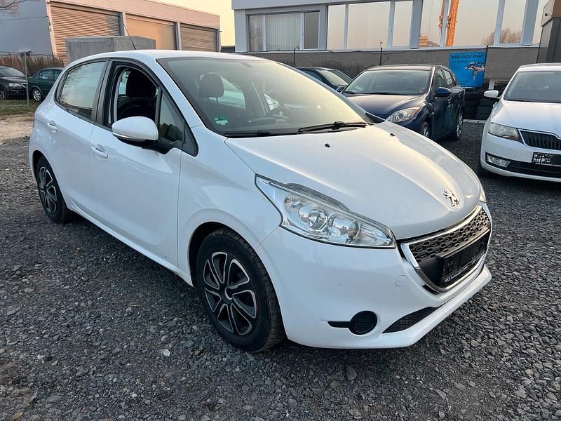 Gebraucht Peugeot 208 Style 82 PS (60 kW) 2014 Weiß Kleinwagen
