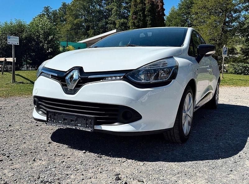 Weiß Gebraucht 2016 Renault Clio IV LIMITED Kleinwagen | 4.999 € (Fairer Preis) - Bild 1/4
