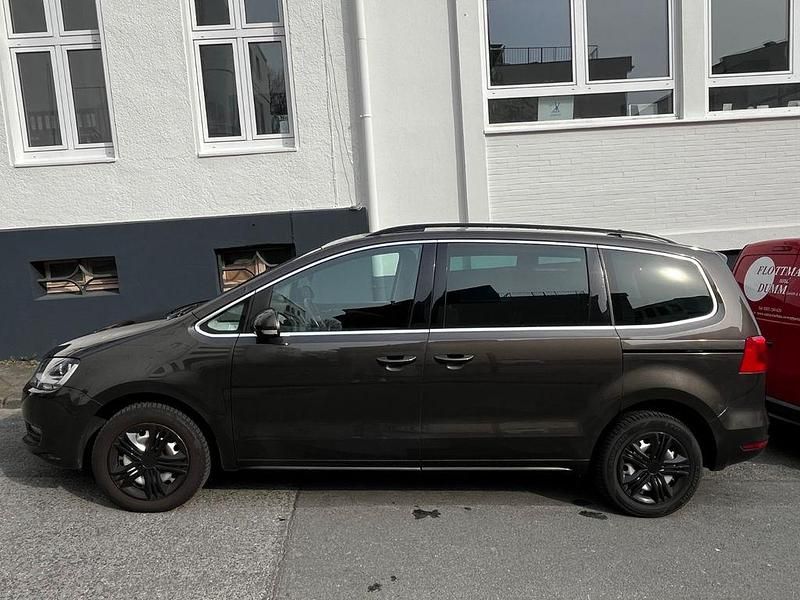 Gebraucht VW Sharan Trendline 140 PS (102 kW) 2014 Braun Van / Kleinbus