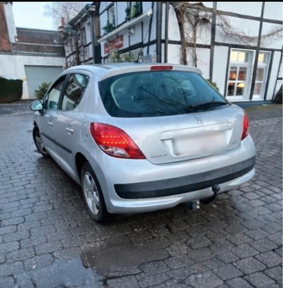 Gebraucht Peugeot 207 95 PS (69 kW) 2011 Grau Kleinwagen