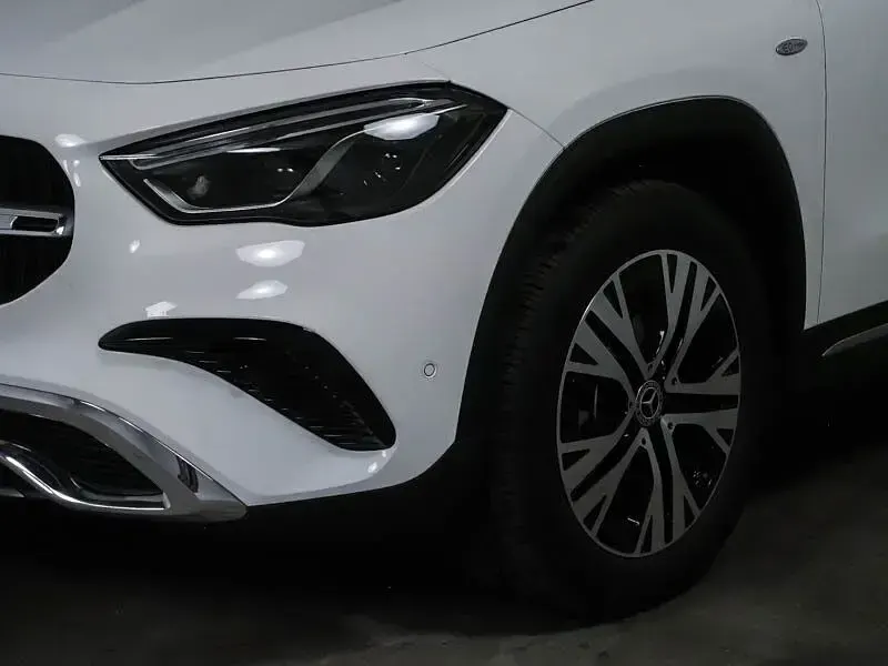 Gebraucht Mercedes GLA250 Progressive 218 PS (160 kW) 2025 Weiß SUV