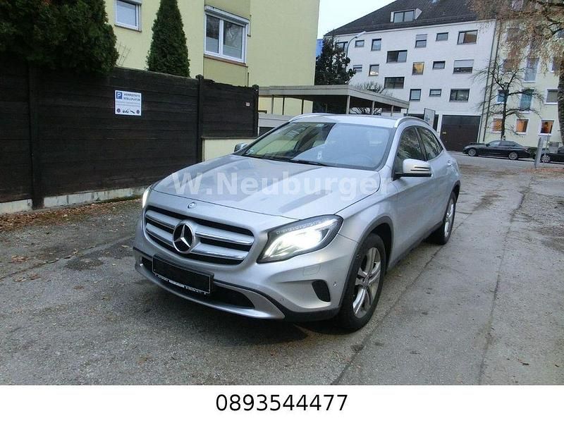 Silber Gebraucht 2014 Mercedes GLA200 SUV | 13.490 € (Guter Preis) - Bild 1/4