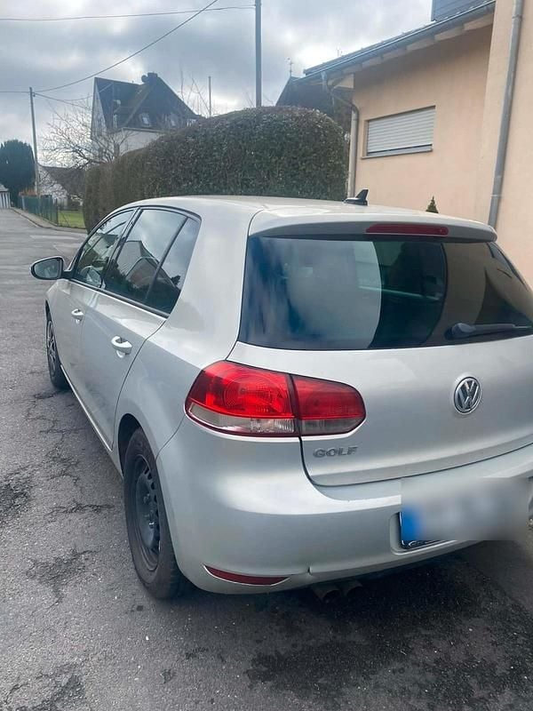 Gebraucht VW Golf VII 122 PS (89 kW) 2012 Gold Limousine