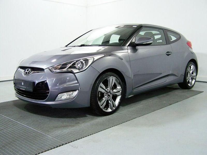 Gebraucht Hyundai Veloster Premium 140 PS (102 kW) 2012 Sonic silver (metallic) Kleinwagen