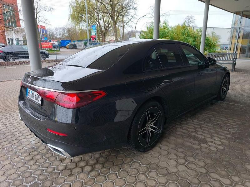 Używany Mercedes E220 Advanced 197 KM (144 kW) 2023 Czarny Sedan/Limuzyna
