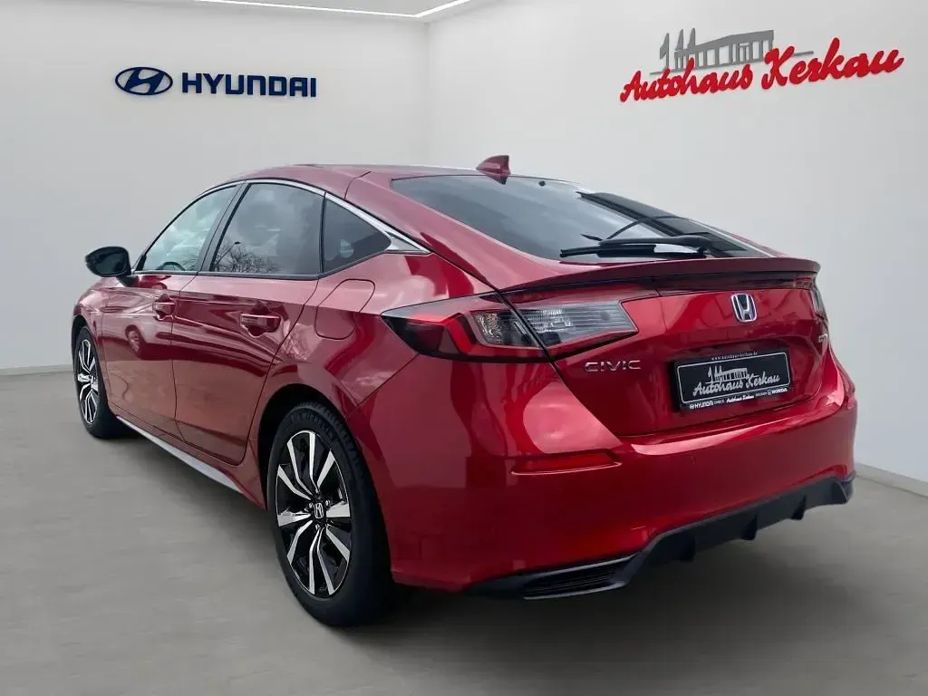 Gebraucht Honda Civic Elegance 143 PS (105 kW) 2026 Rot Limousine