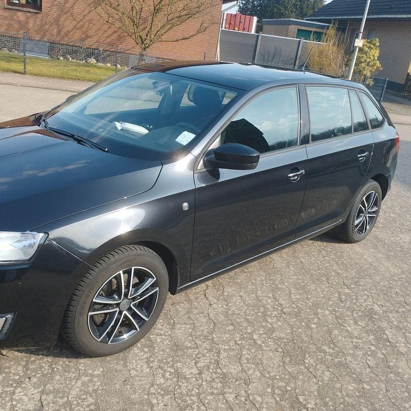 Gebraucht Skoda Rapid Ambition 90 PS (66 kW) 2015 Schwarz Kleinwagen