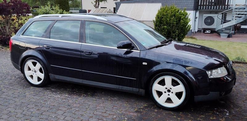 Blau Gebraucht 2001 Audi A4 Kombi | 2.400 € (Fairer Preis) - Bild 1/4