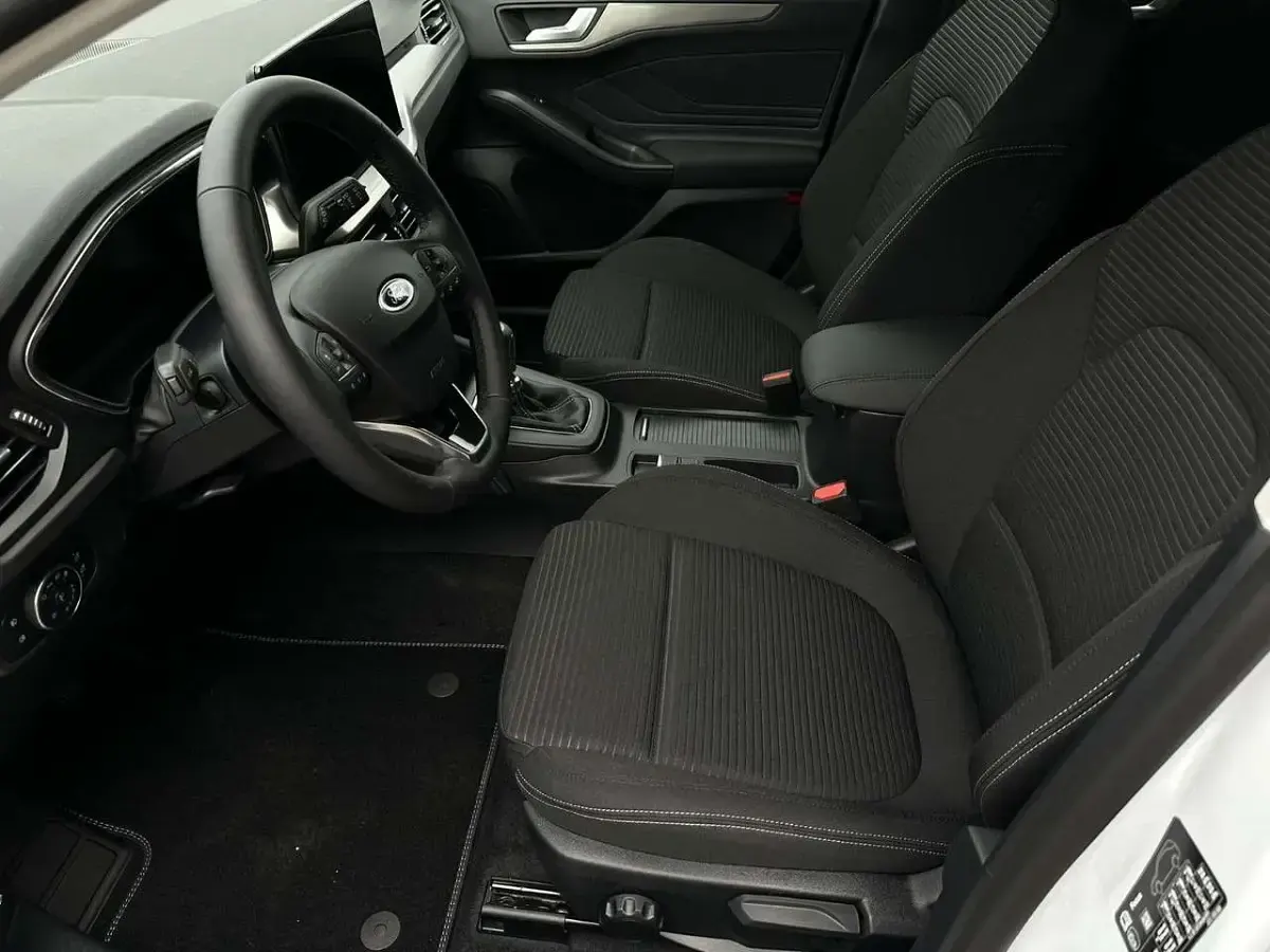 Nouvelle Ford Focus Titanium X 125 ch (91 kW) 2026 Blanc Berline