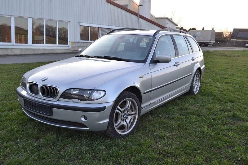 Gebraucht BMW 330 184 PS (135 kW) 2001 Silber Kombi