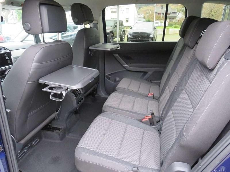 Neu VW Touran Comfortline 150 PS (110 kW) 2025 Atlantik blue metallic Van / Kleinbus