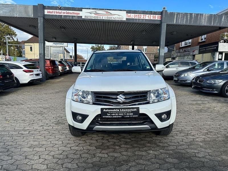 Weiß Gebraucht 2013 Suzuki Grand Vitara City SUV | 14.900 € (Etwas zu teuer) - Bild 1/4