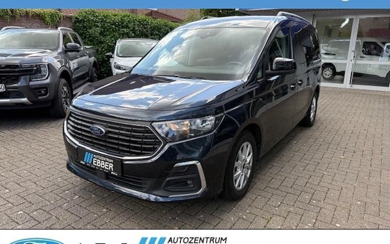 Blau Gebraucht 2023 Ford Grand Tourneo Connect Titanium Van / Kleinbus | 31.476 € (Fairer Preis) - Bild 1/4