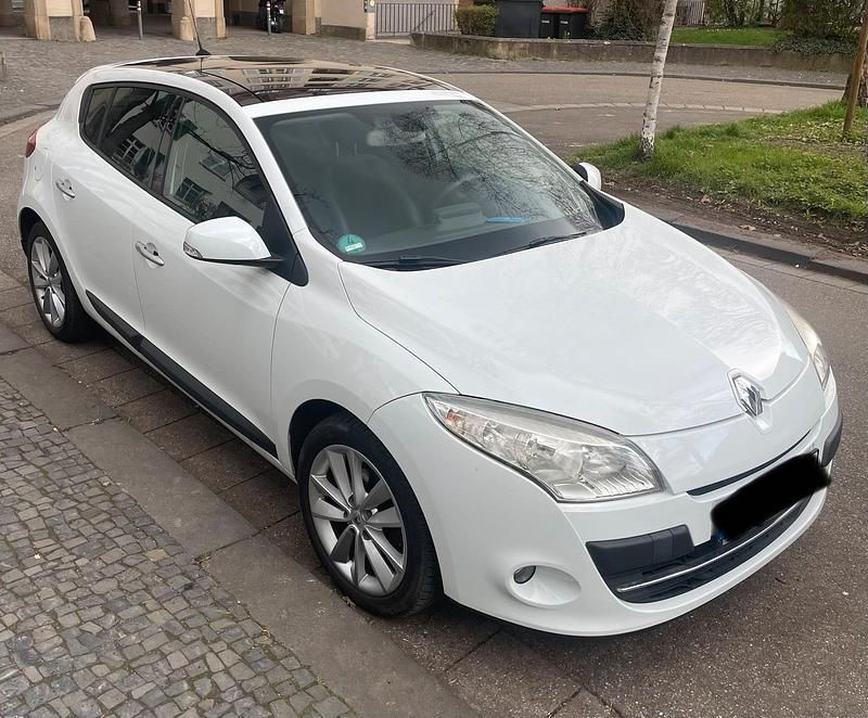Gebraucht Renault Mégane 131 PS (96 kW) 2010 Weiß Limousine