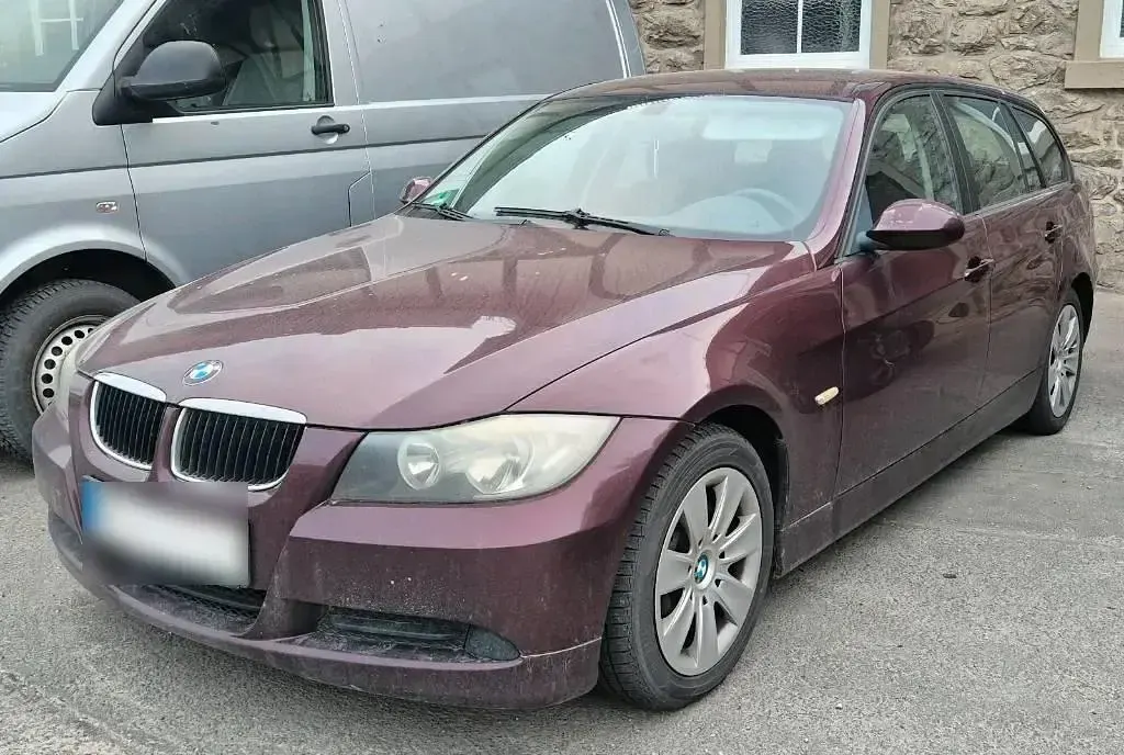Begagnad BMW 318 150 HK (110 kW) 2008 Röd Kombi