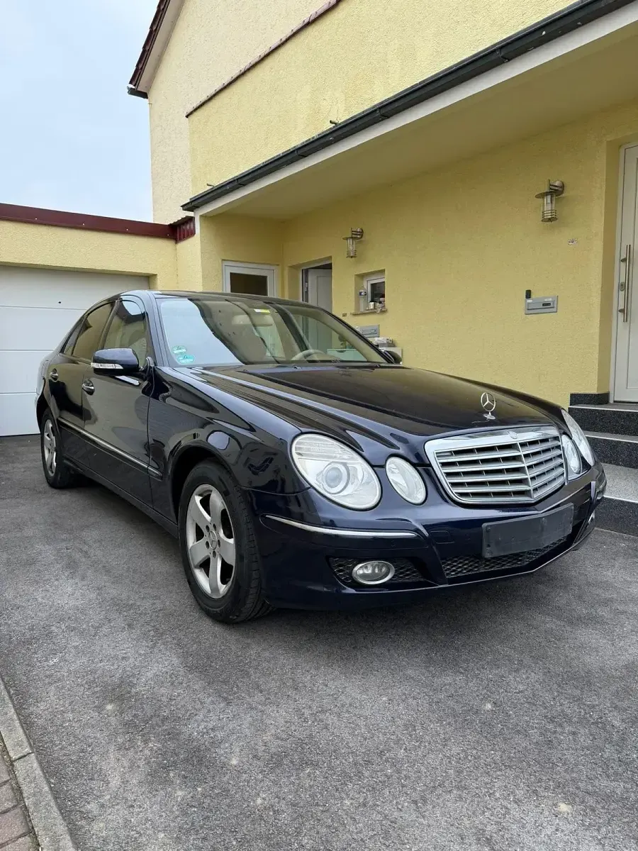 Używany Mercedes E220 170 KM (125 kW) 2006 Niebieski Sedan/Limuzyna