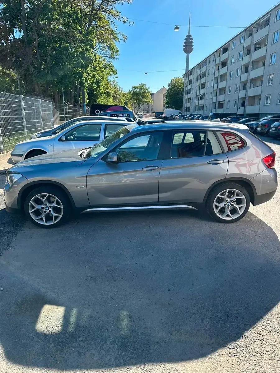 Gebraucht BMW X1 xLine 177 PS (130 kW) 2011 Grau SUV
