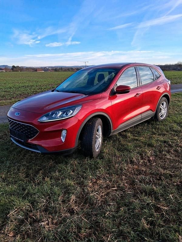 Gebraucht Ford Kuga Titanium 120 PS (88 kW) 2022 Rot SUV
