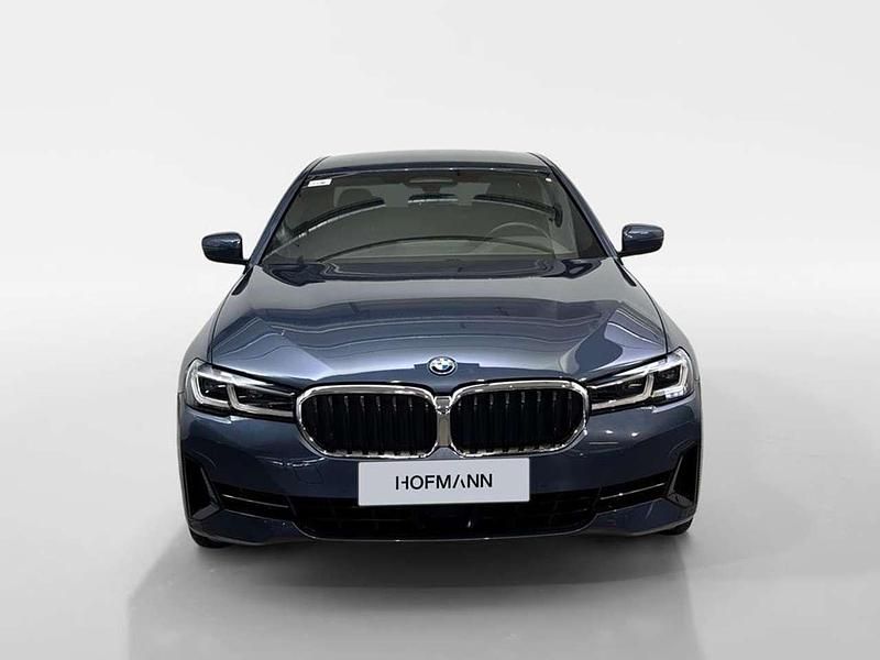 Gebraucht BMW 530 292 PS (214 kW) 2023 Arctic race blue metallic Limousine