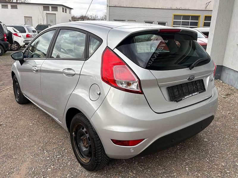 Gebraucht Ford Fiesta Trend 80 PS (58 kW) 2017 Polarsilber metallic Kleinwagen