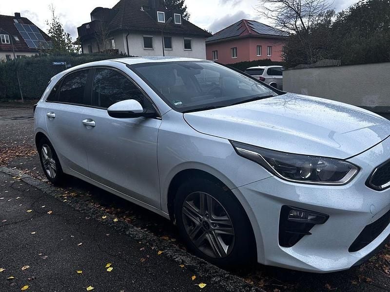 Gebraucht Kia Ceed Vision 160 PS (117 kW) 2021 Weiß Kleinwagen