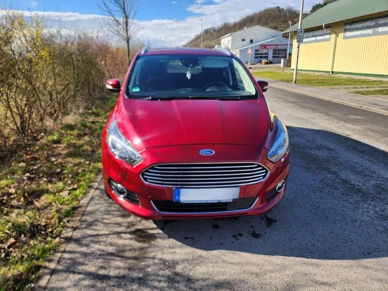 Gebraucht Ford S-MAX Titanium 190 PS (139 kW) 2019 Rot Van / Kleinbus